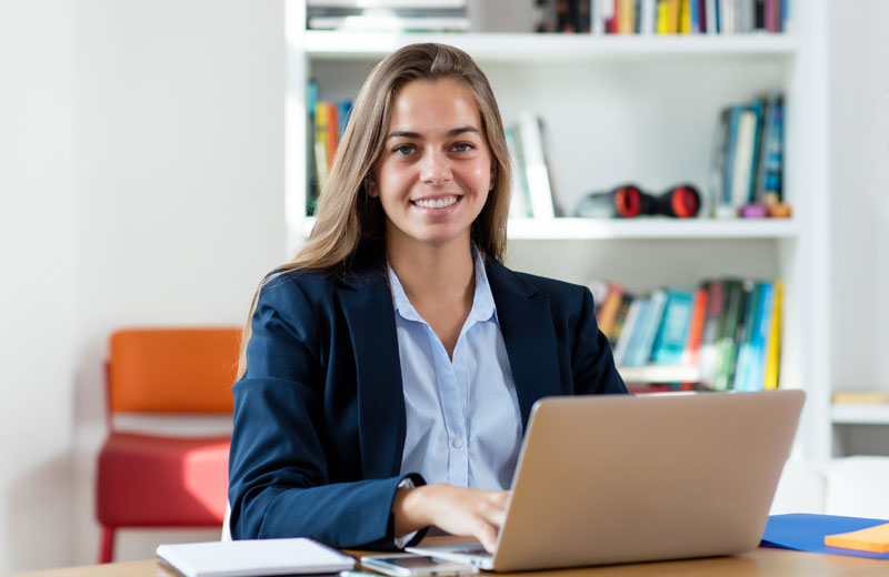 Требуется куратор образовательных чатов в онлайн-школу Skysmart